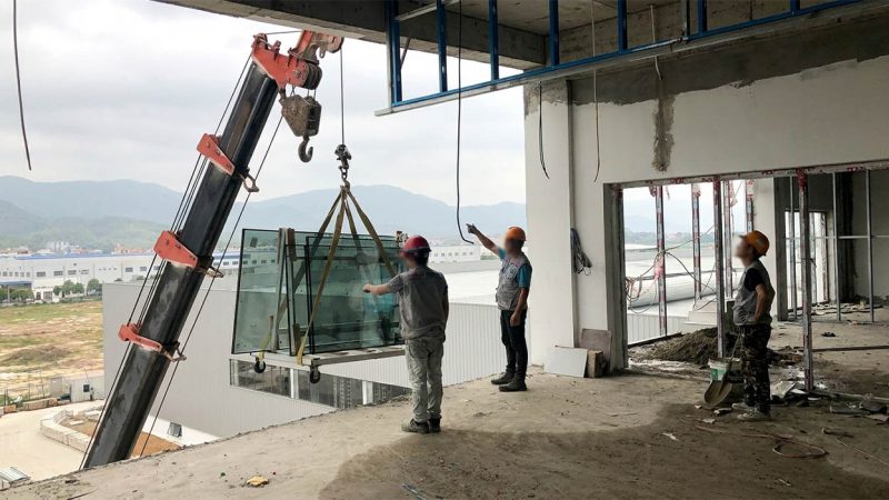 Cẩu kính lên tầng cao cho công trình