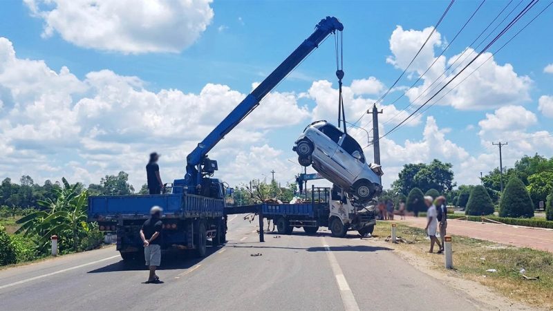 Cẩu xe ô tô khi gặp tai nạn