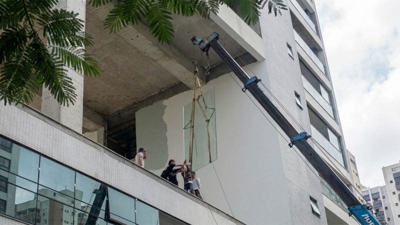Cho thuê xe cẩu kính lên tầng cao (có nhân công phụ trợ)