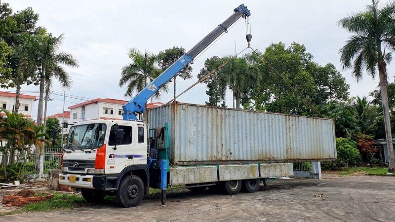 Cho thuê xe cẩu tự hành vận chuyển container liên tỉnh thành
