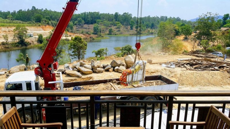 CVTLG cho thuê xe cẩu vận chuyển và nâng đồ cồng kềnh lên cao